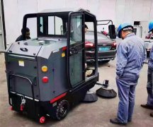 掃地界的杠把子:駕駛式掃地機(jī)